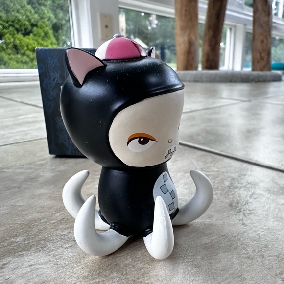 Kathie Olivas blind box figure The Scavengers Aubrie - Picture 2 of 4